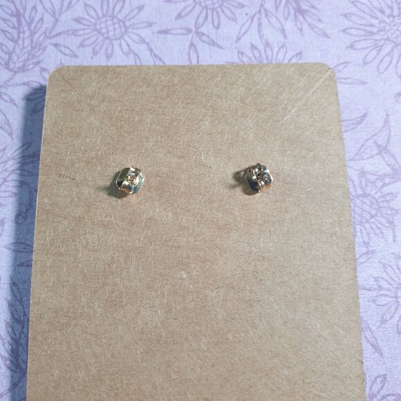 Vintage Purple Round Clip-On Earrings With Textured Design - Picture 4 of 4